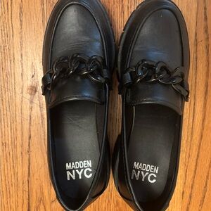 Madden NYC Women’s Lug Sole Chain Accent Heeled Loafers Black Size 7 Excellent